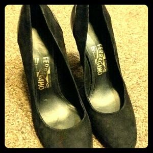 BRAND NEW WOMAN'S FERRAGAMO HEELS SIZE 7